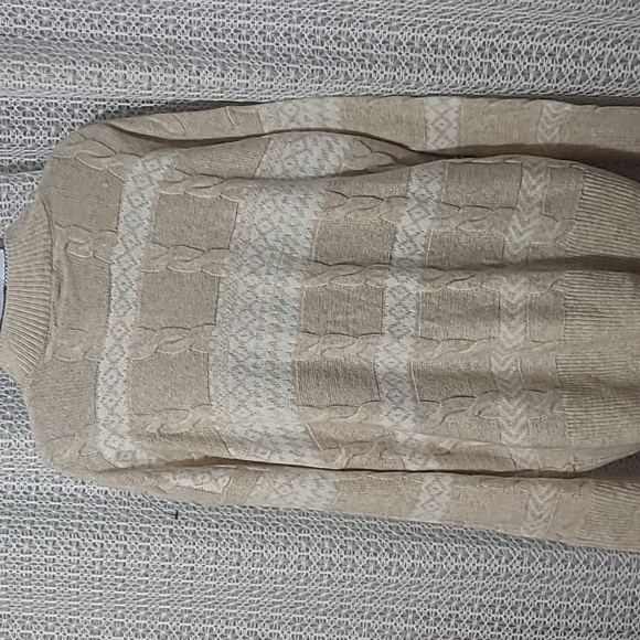 CROWN & IVY sweater size large - Picture 7 of 13